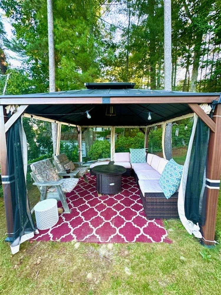 Annabessacook Retreat Limit 8 3 Bedroom Home by RedAwning view 3