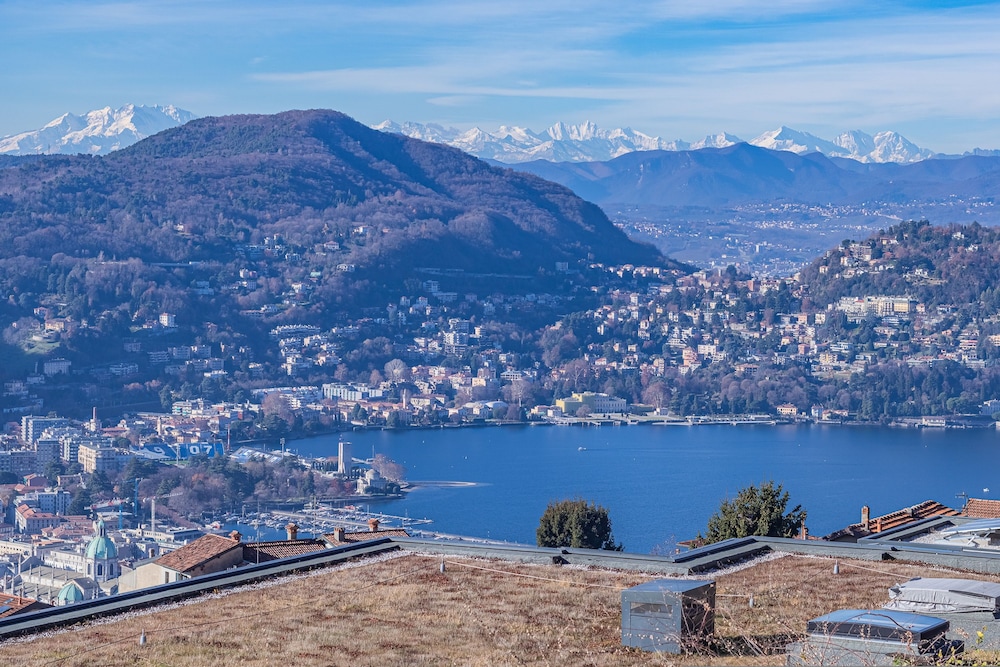 Aurora Apartment in Como