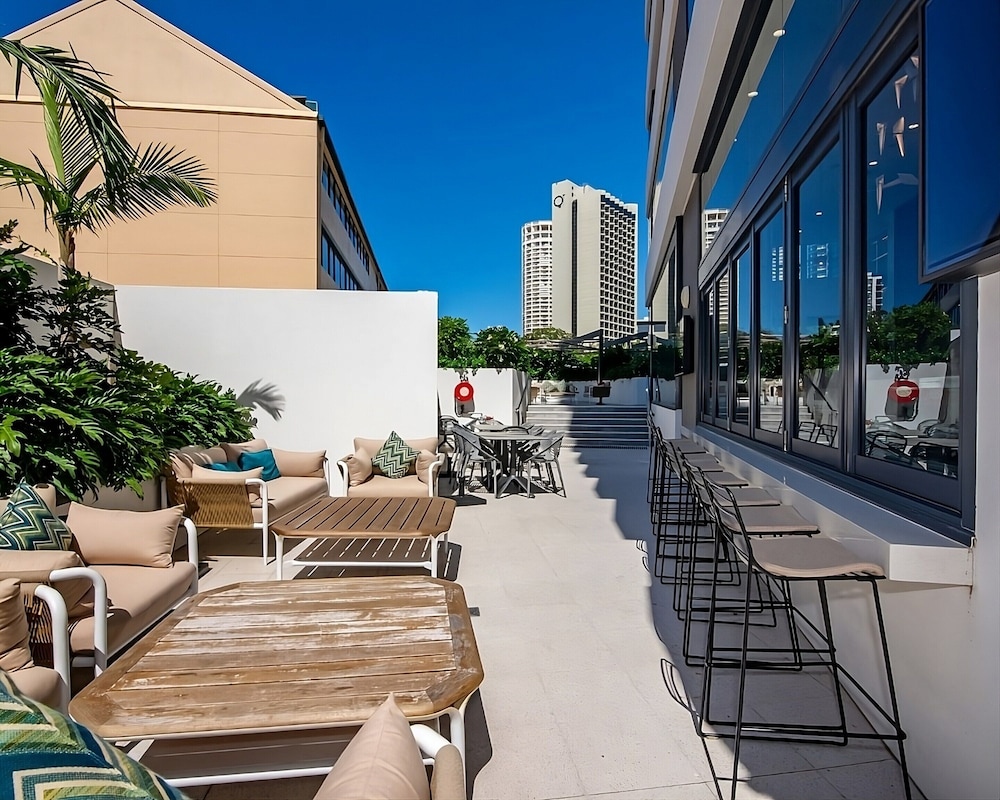 Surfers Paradise 2-bed Near Beach With Pool & Gym