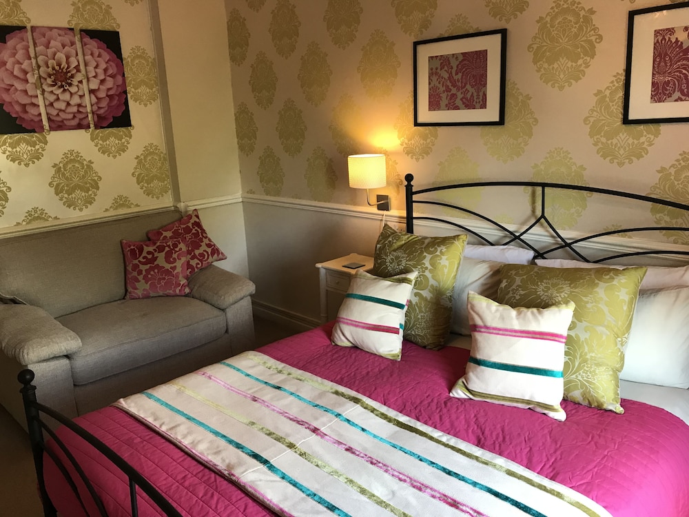 Hollies Guest House
