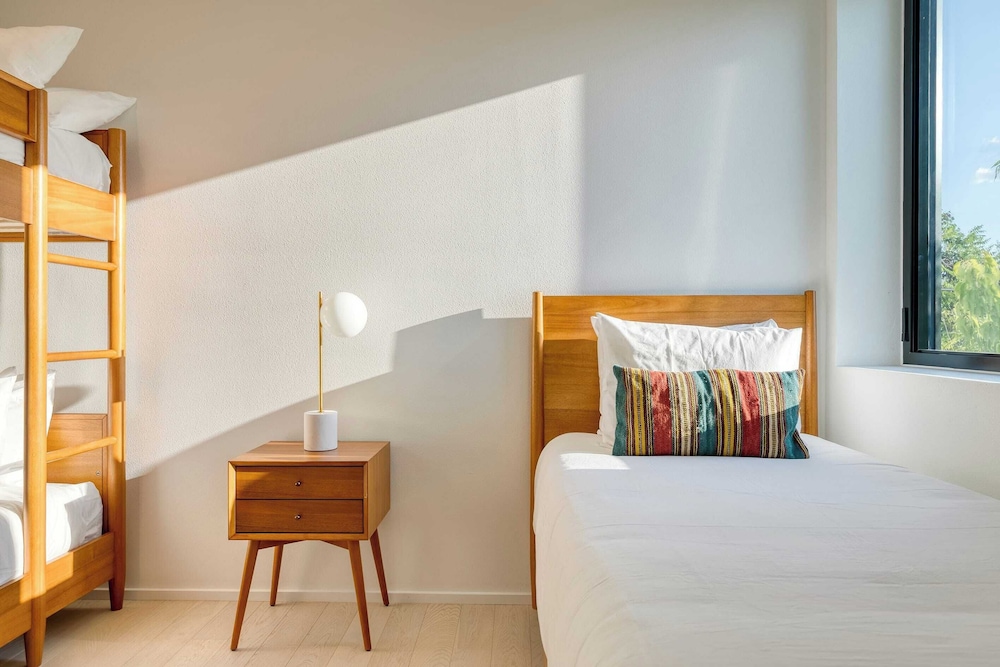 Modern East Austin Home w/ Pool, Near Downtown & Lady Bird Lake Casa 1803 by Avantstay