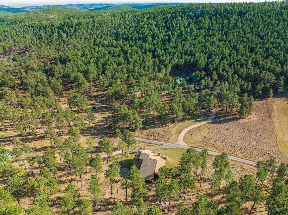 Peaceful Pines 5 BR Home With Hot Tub view 5