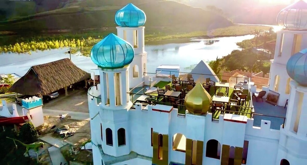 Hotel y Termales Castillo del Lago