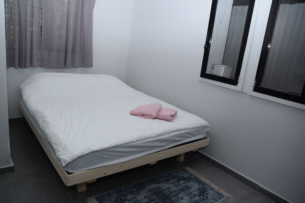 Stylish apt next to bograshov view 2
