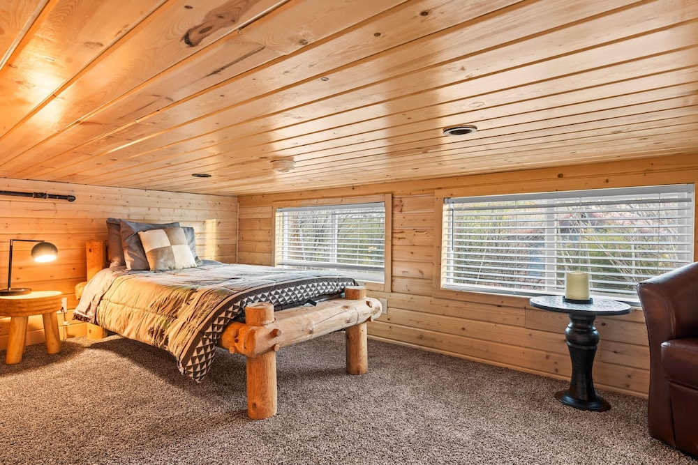NEW Moondance Majestic Mini Cabin Cathedral Rock