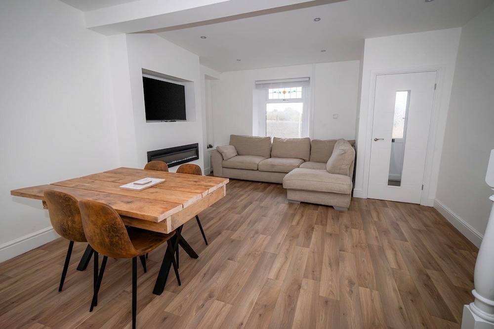 Spacious 3BR Swansea House Near City Centre
