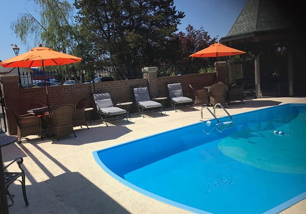 Coachman Inn & Suites