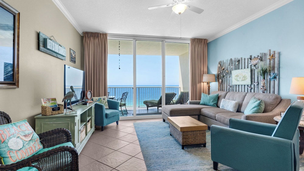2BR Gulf Front Condo w/ Pool, Gym, Hot Tub + Free Attraction Tickets!