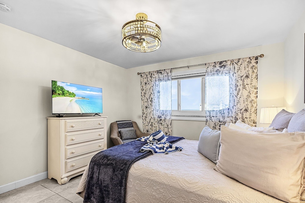 1511 Seas The Day: Batiki West Unit #504 2 Bedroom Condo