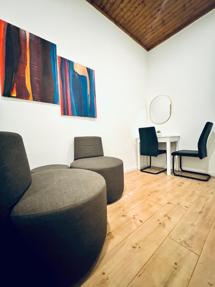 Elegant Five Bedroom Residence Alterlaa