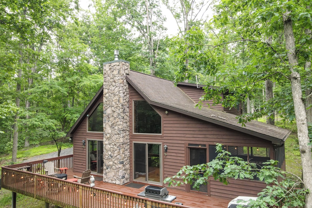 Great Cacapon Mtn Cabin w/ Private Hot Tub + Views