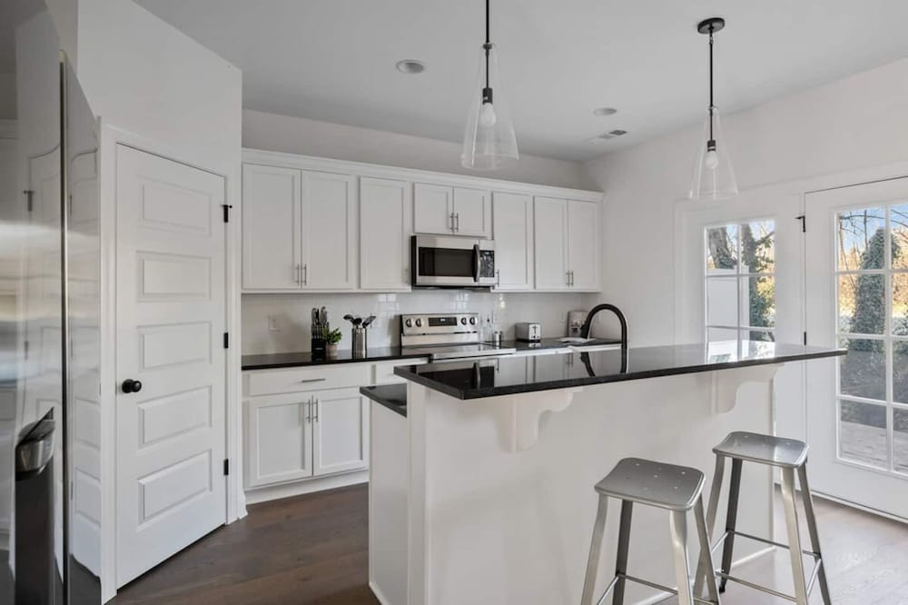 1 King 1 Queen 2 Double Garage Washer Dryer