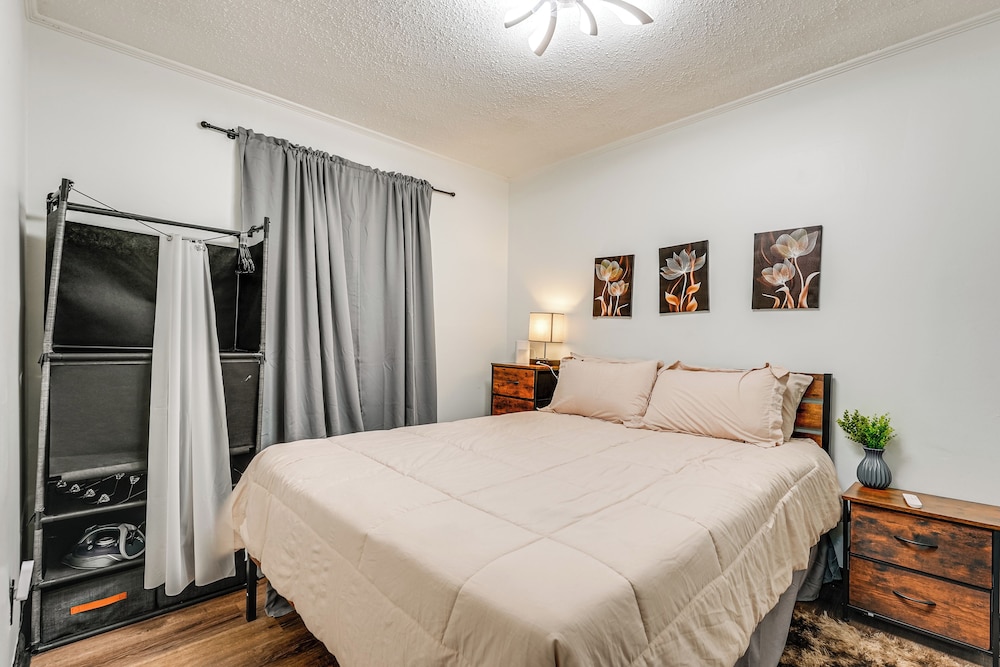 5 Mi to Town: Pet-friendly Retreat in Marietta!