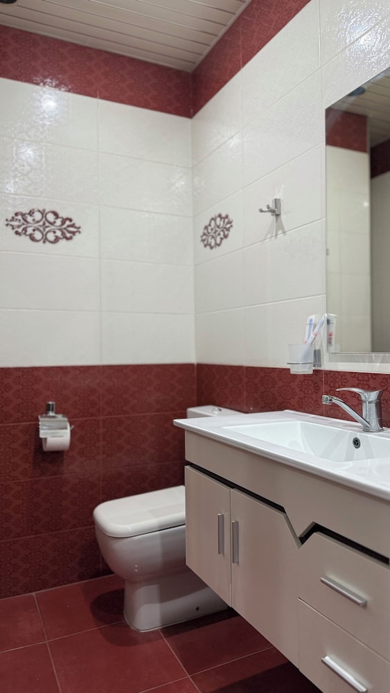 Comfortable apartments on Northern Avenue by Sweet Home