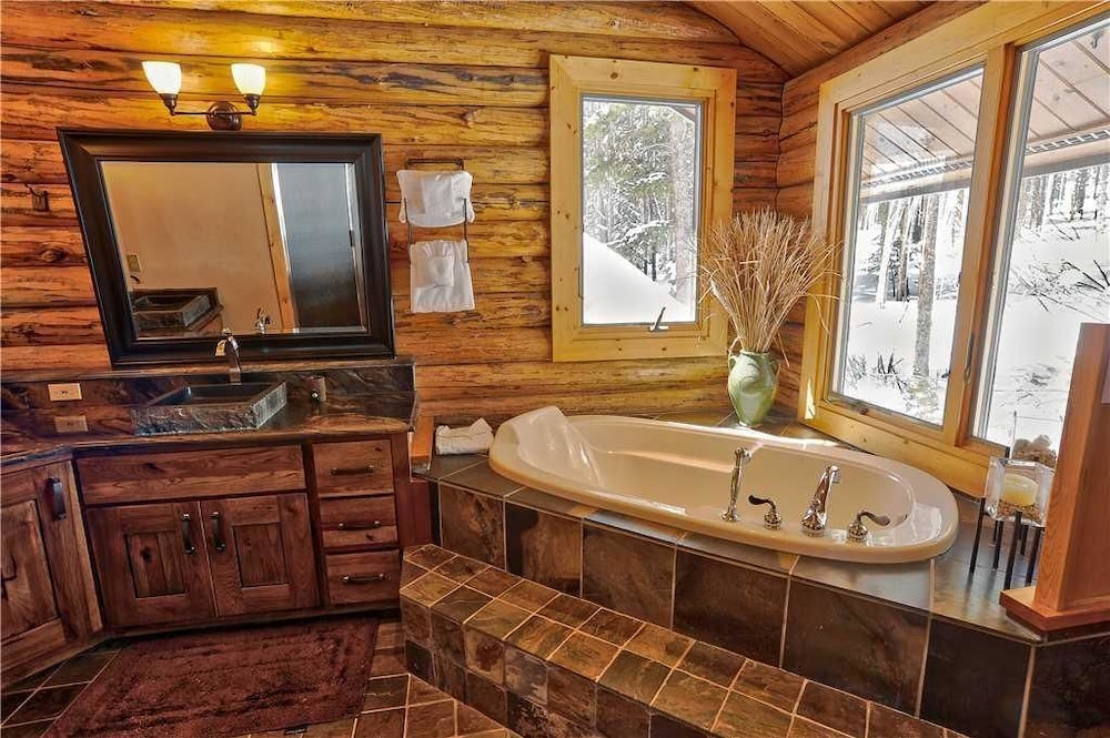 Black Bear Lodge Holiday Home 4 view 3