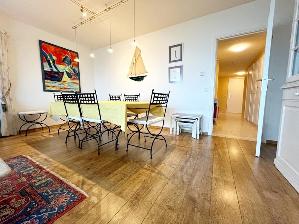 Apartment in Wenduine With Stunning Sea Views