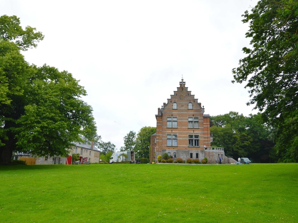 Gesves Castle Grounds Retreat