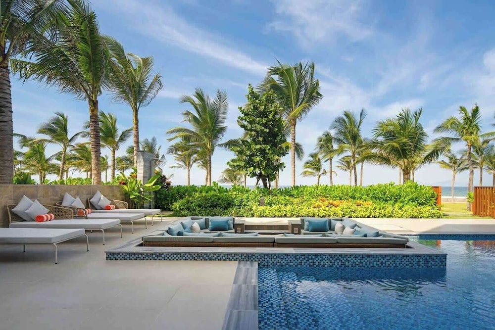 Family Paradise: Where Memories Bloom by the Sea