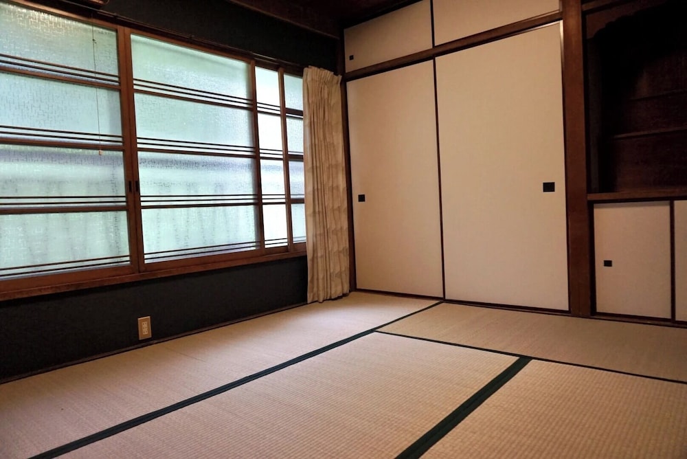 Azamian Atami
