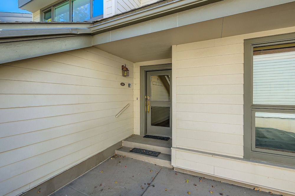 Charming 2br Escape Hot Tub, Bbq & Mountain Comfort 1424 2 Bedroom Condo
