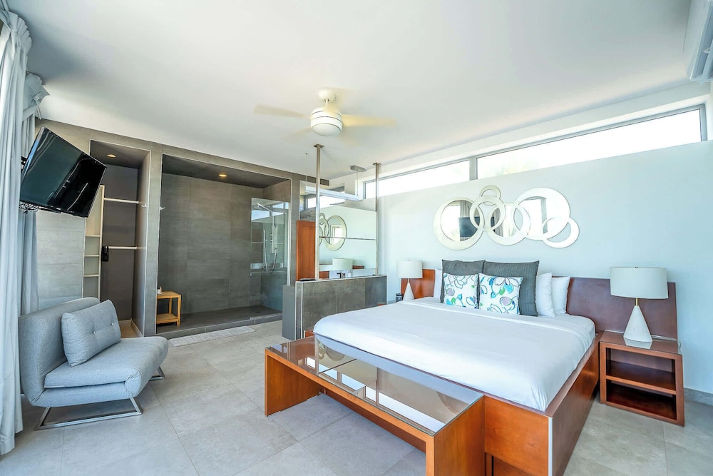 Vacation Villa, Oceanview and Hotel Amenities v1