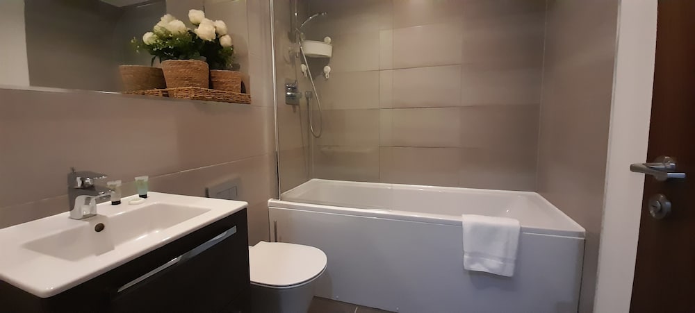Luxury 2 bed Apt 10 mins to City Centre view 5