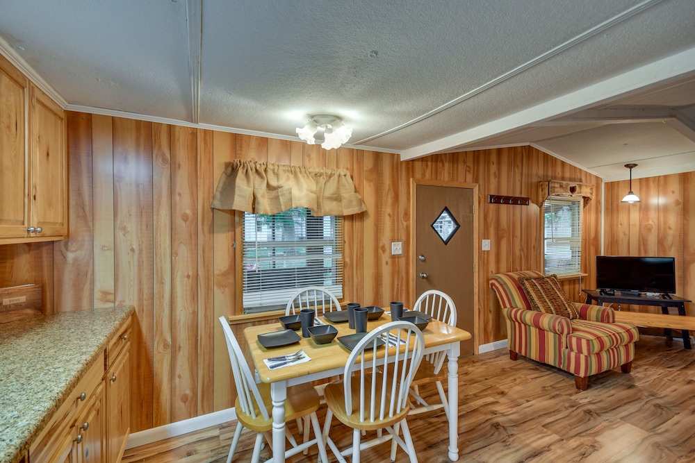 Eufaula Retreat: Community Pool & Screened Porch! view 2