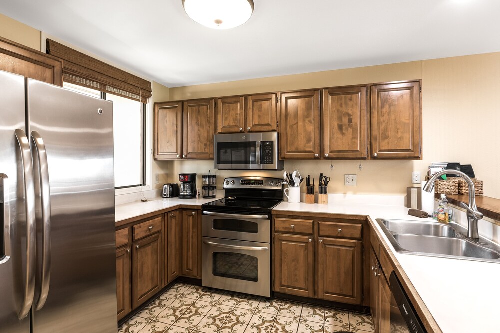 Country Club Villas #216 2 Bedroom Condo