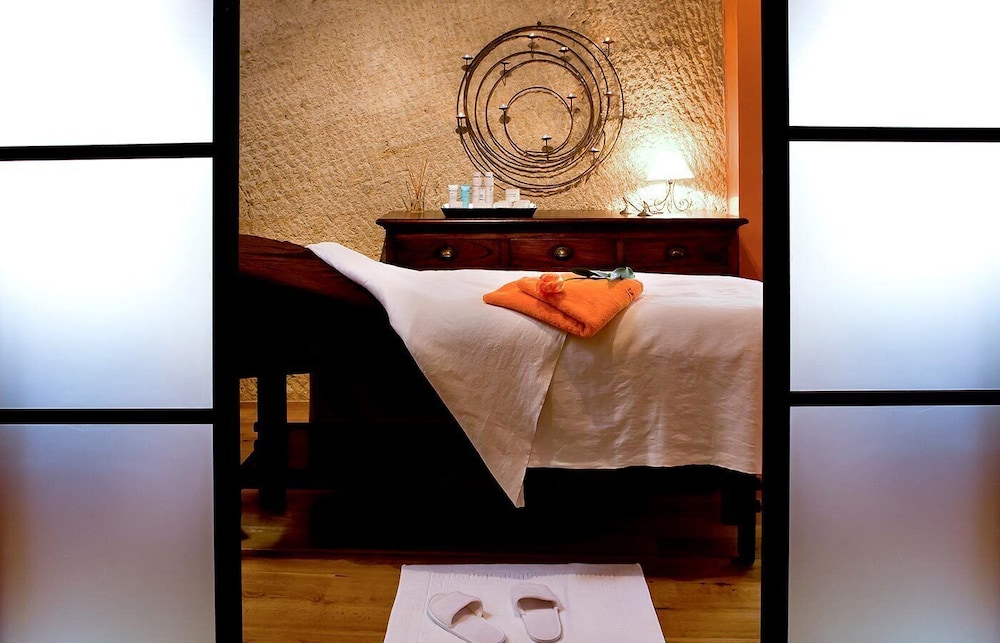 Château Latour Segur Suites & Spa