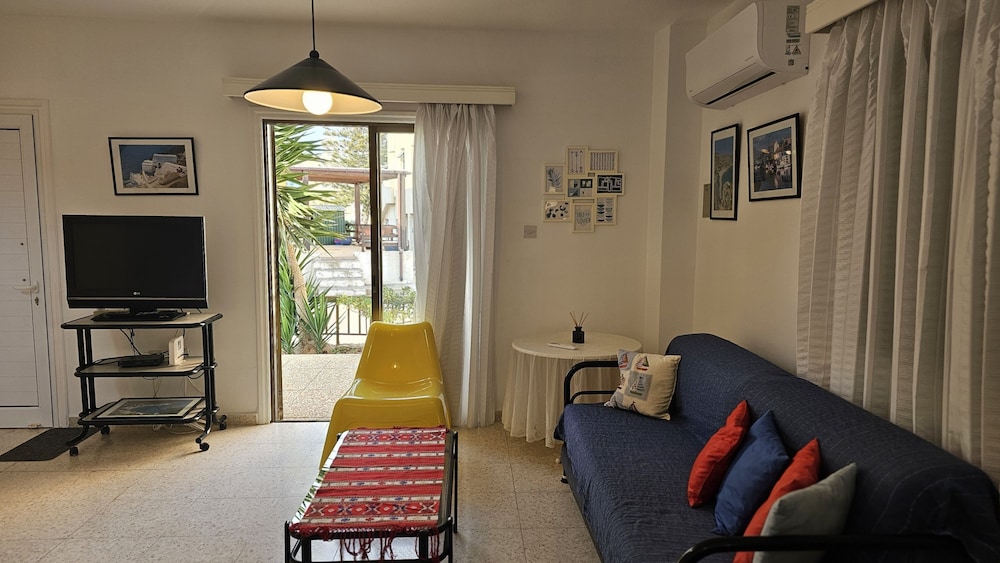 74 PRO - Stay Retro Retreat