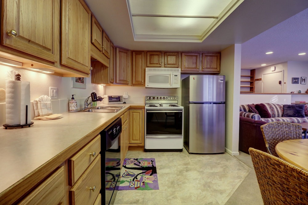 Ten Mile Haus C-9 2 Bedroom Condo