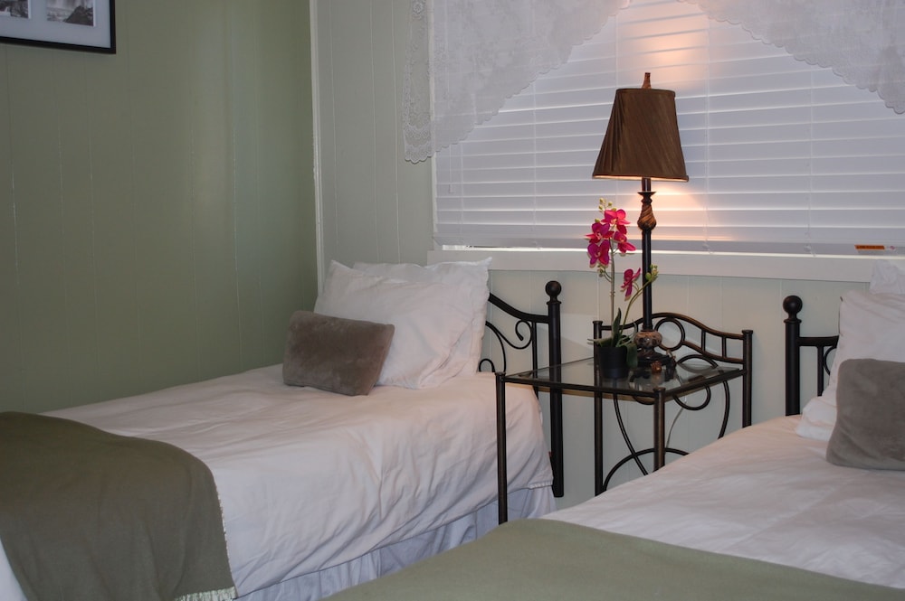 Bishop Vacations - El Rancho Motel - Property Image 18