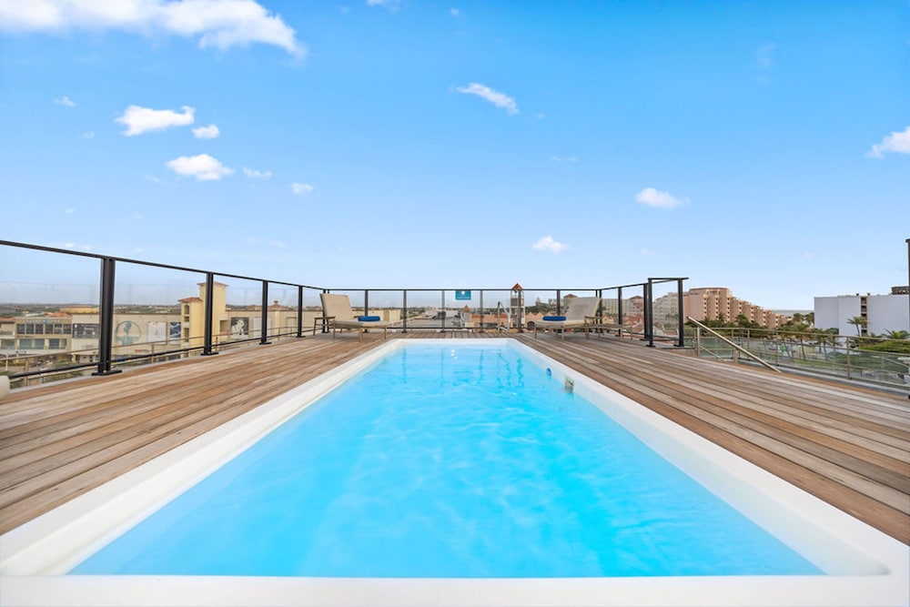 Modern Corner Unit Pool Steps From Palm Beach