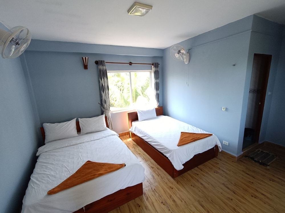 Roomy Guesthouse view 2