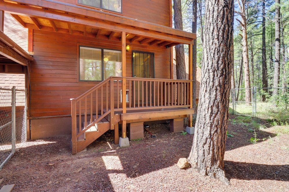 A-frame Pinetop Cabin < 6 Mi to Rainbow Lake! view 5
