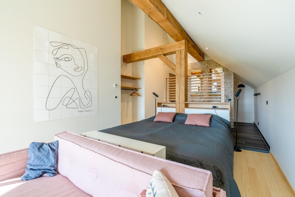 Modern 6-person Villa With Private Hot Tub - Near Beach & Nature