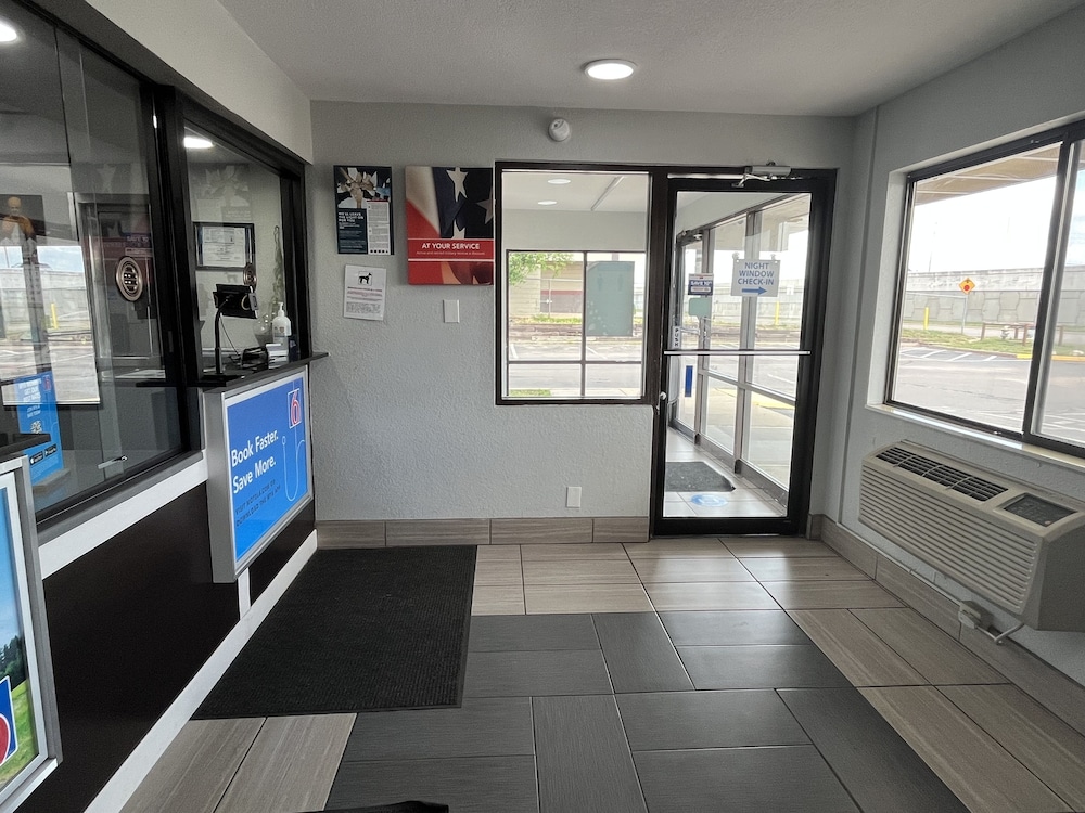 Motel 6 Wichita, KS view 3