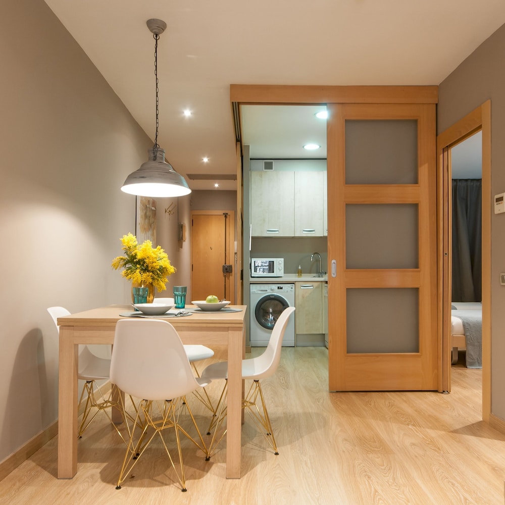 Paseo DE Gracia Modernist Apartment TWO BED TWO Bath By Myrentalhost