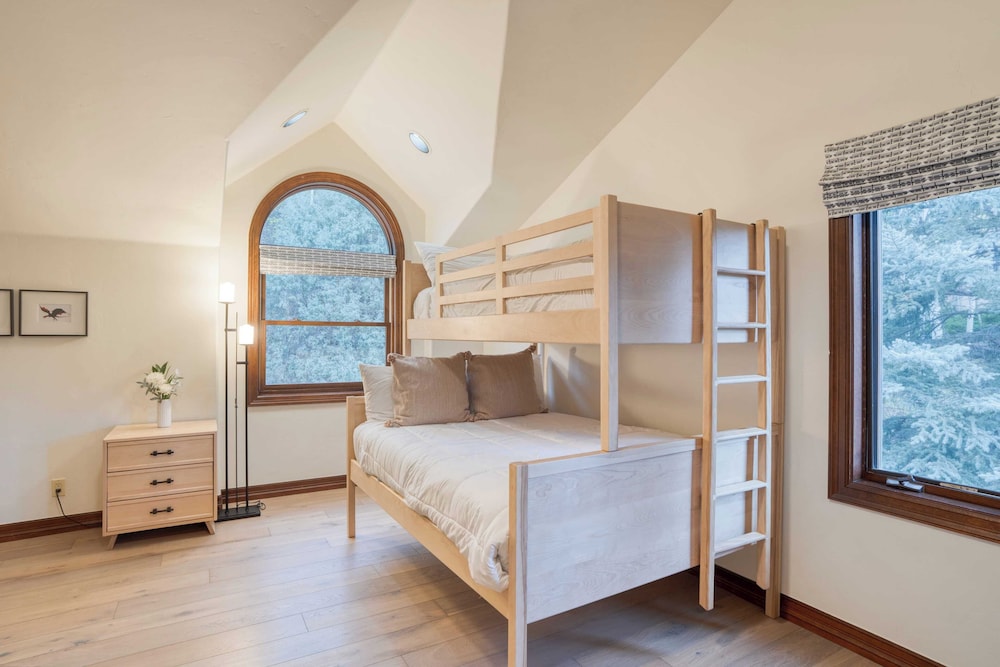 Cozy Edwards Retreat w/ Fireplace, Near Ski Resort Osprey Nest by Avantstay