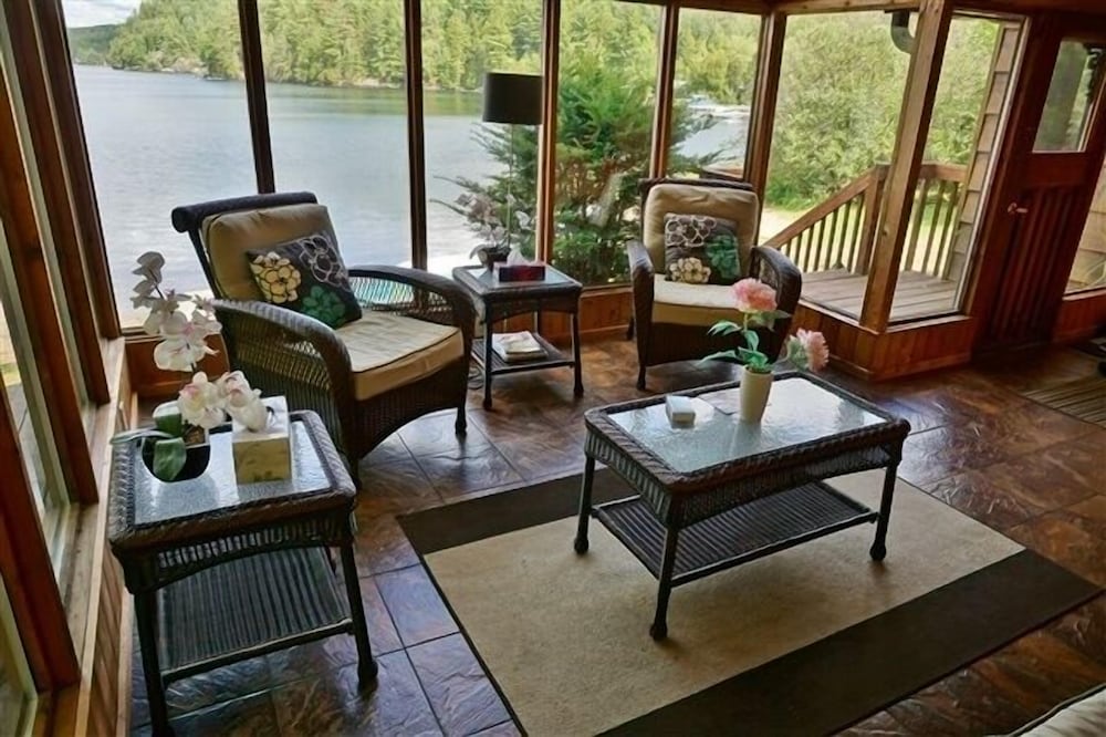 455 Faraday Lake 3 Bedroom Cottage