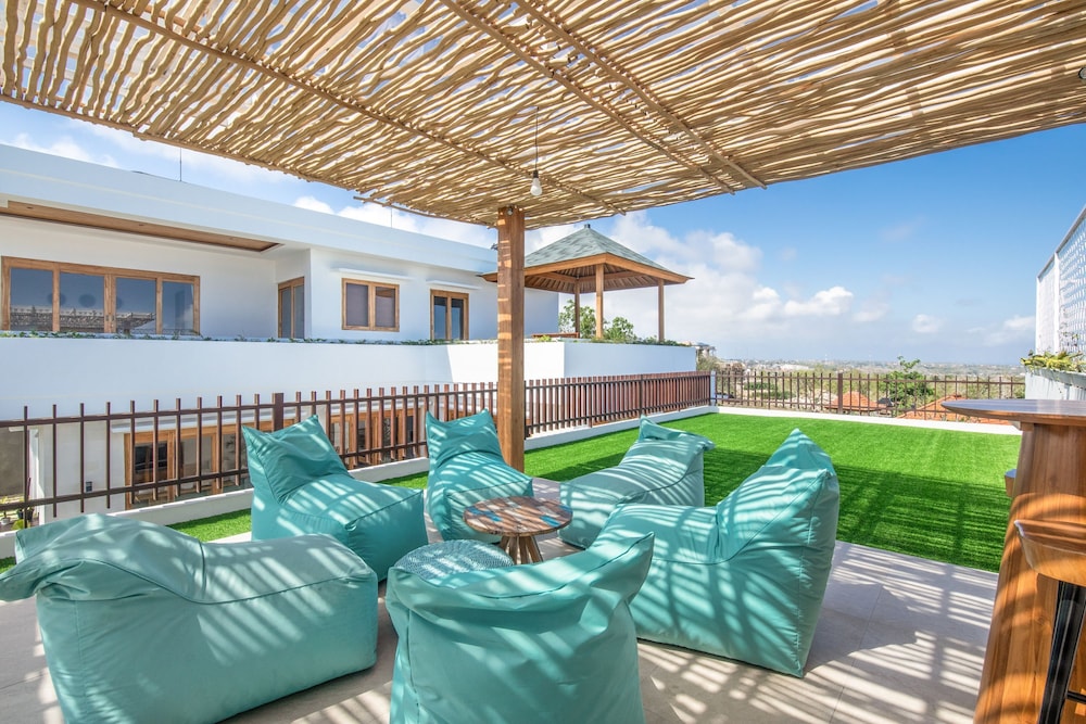 Breeze Opulent 6 BR in With Ocean View 5 Mins to Savaya