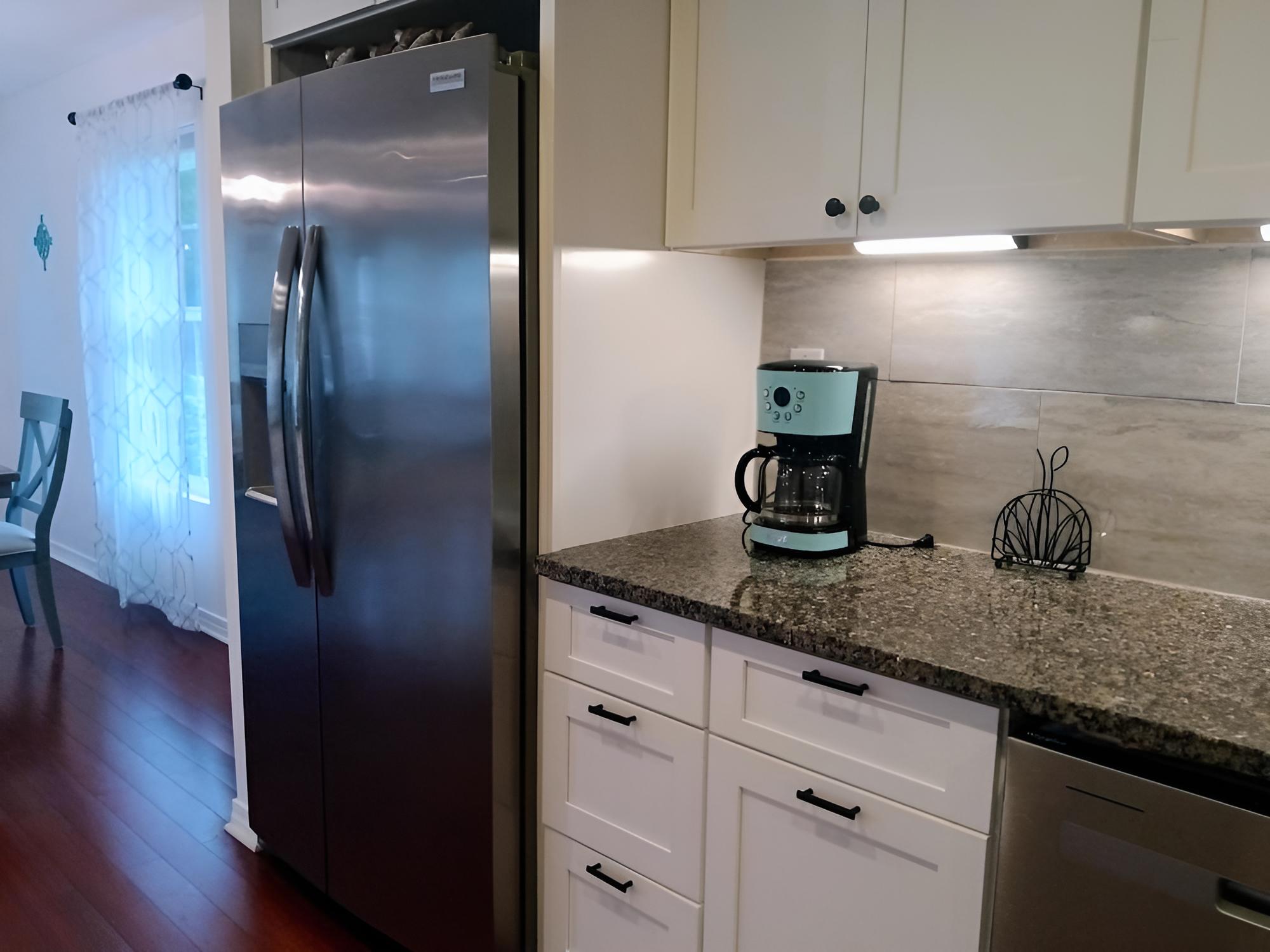 Newly-remodeled, pet Friendly Home, Close to Beach view 4