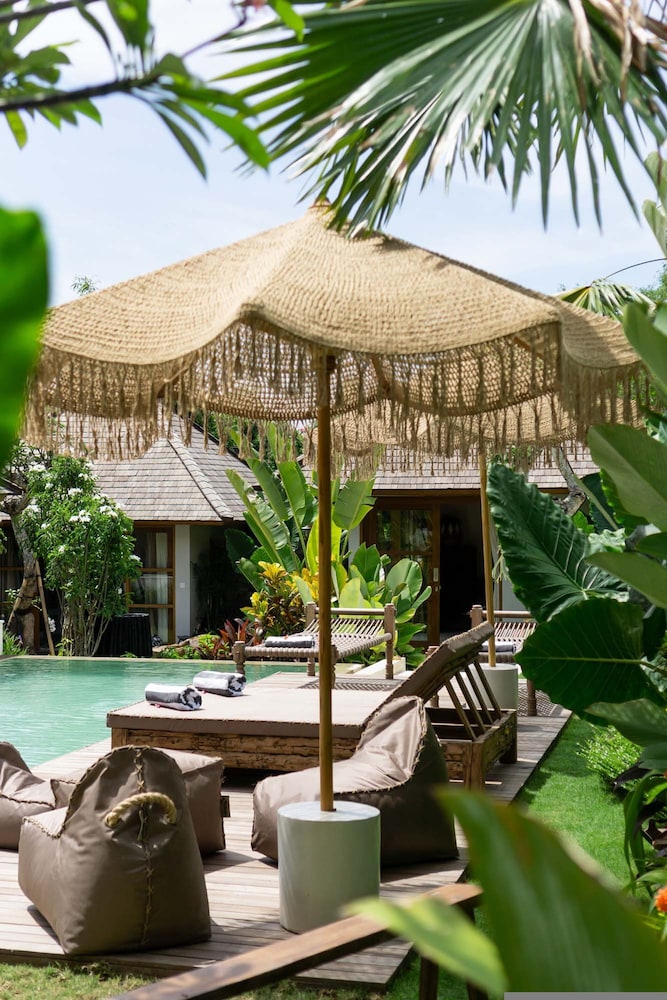 Villa Chempaka by Alfred in Bali - New Luxe Tropical 4BR Dream Villa in Canggu