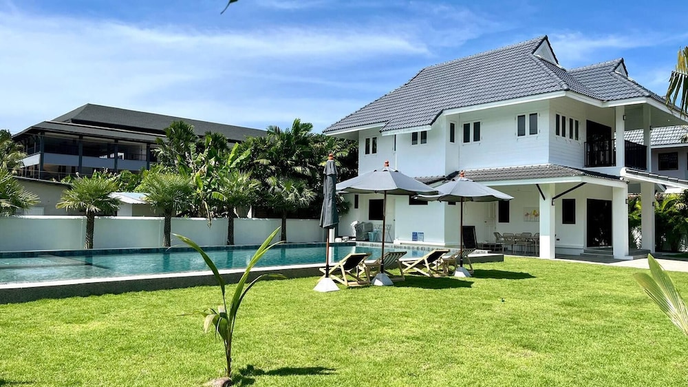 Khaolak Pool Villa With 3 Bedrooms