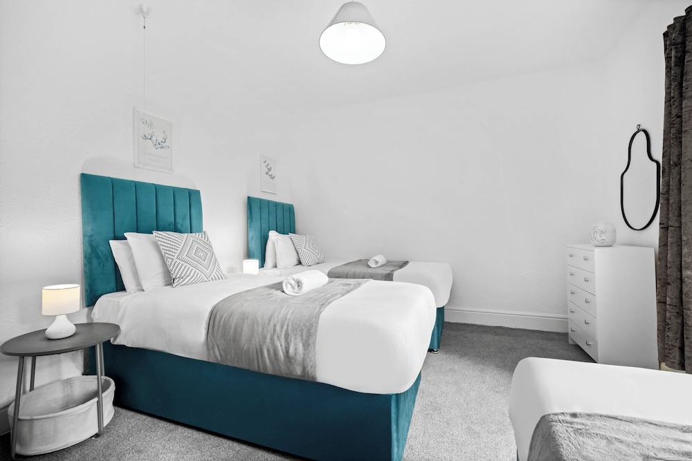 Cosy Three Bedroom Family Home With Garden view 2