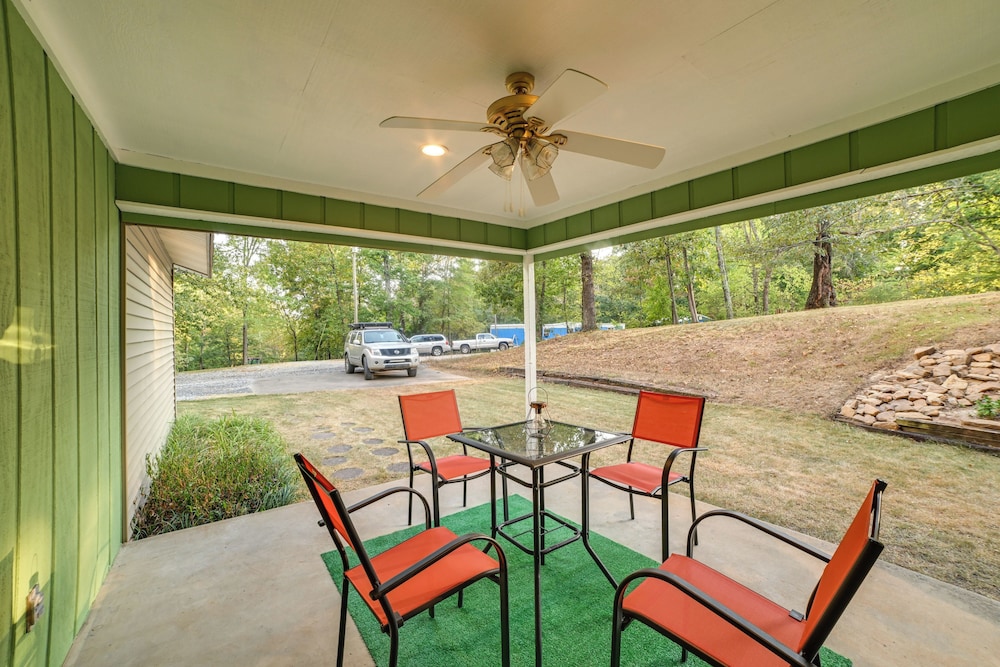Dog-friendly Kentucky Lake Home w/ Game Room!