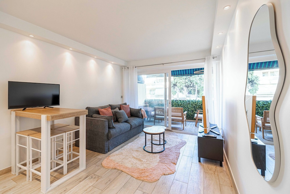 Renovated apt With Parking & Terrace - Palm Beach