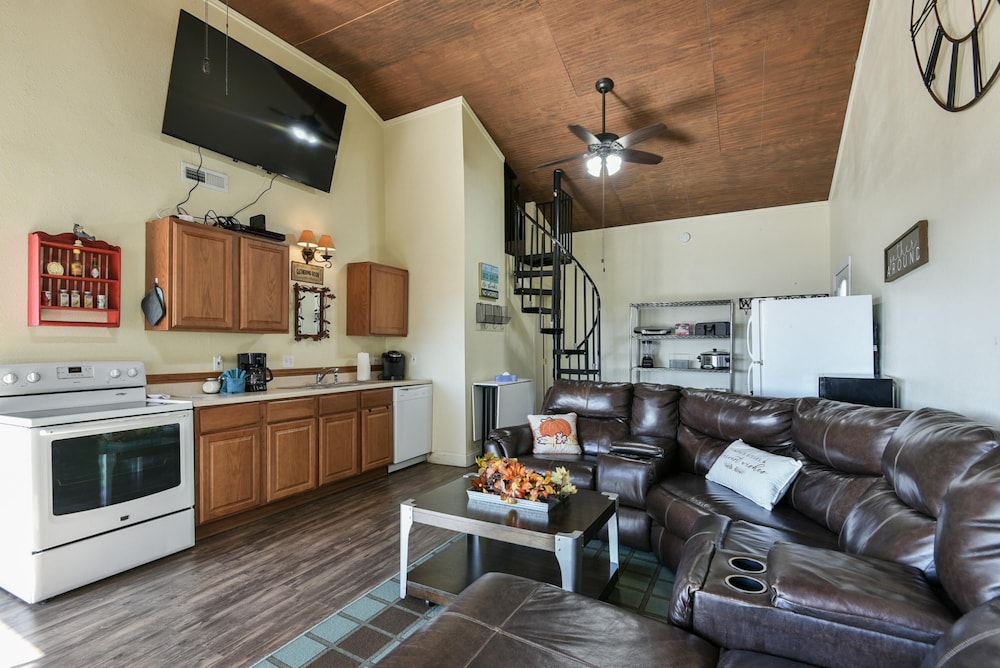 Hoot Owl @ Table Rock Lake - Amazing Lake Views!! - Game Room - Priced TO Rent!! view 2