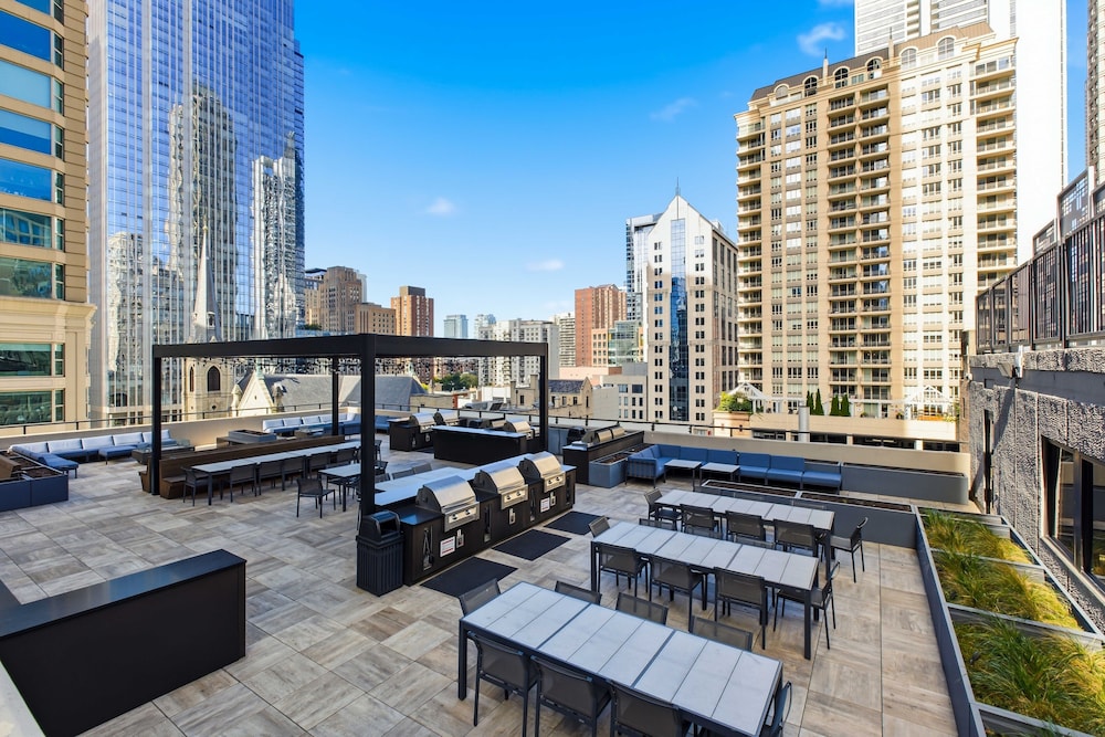 2bd River North Million Dollar Views! Parking Incl 2 Bedroom Condo
