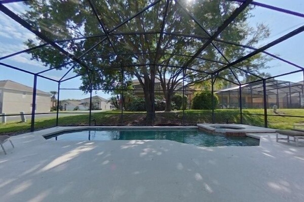 6 Bed 5.5 Bath Mins Away From Disney In Gated Comm 6 Bedroom Villa by Redawning - Image 2